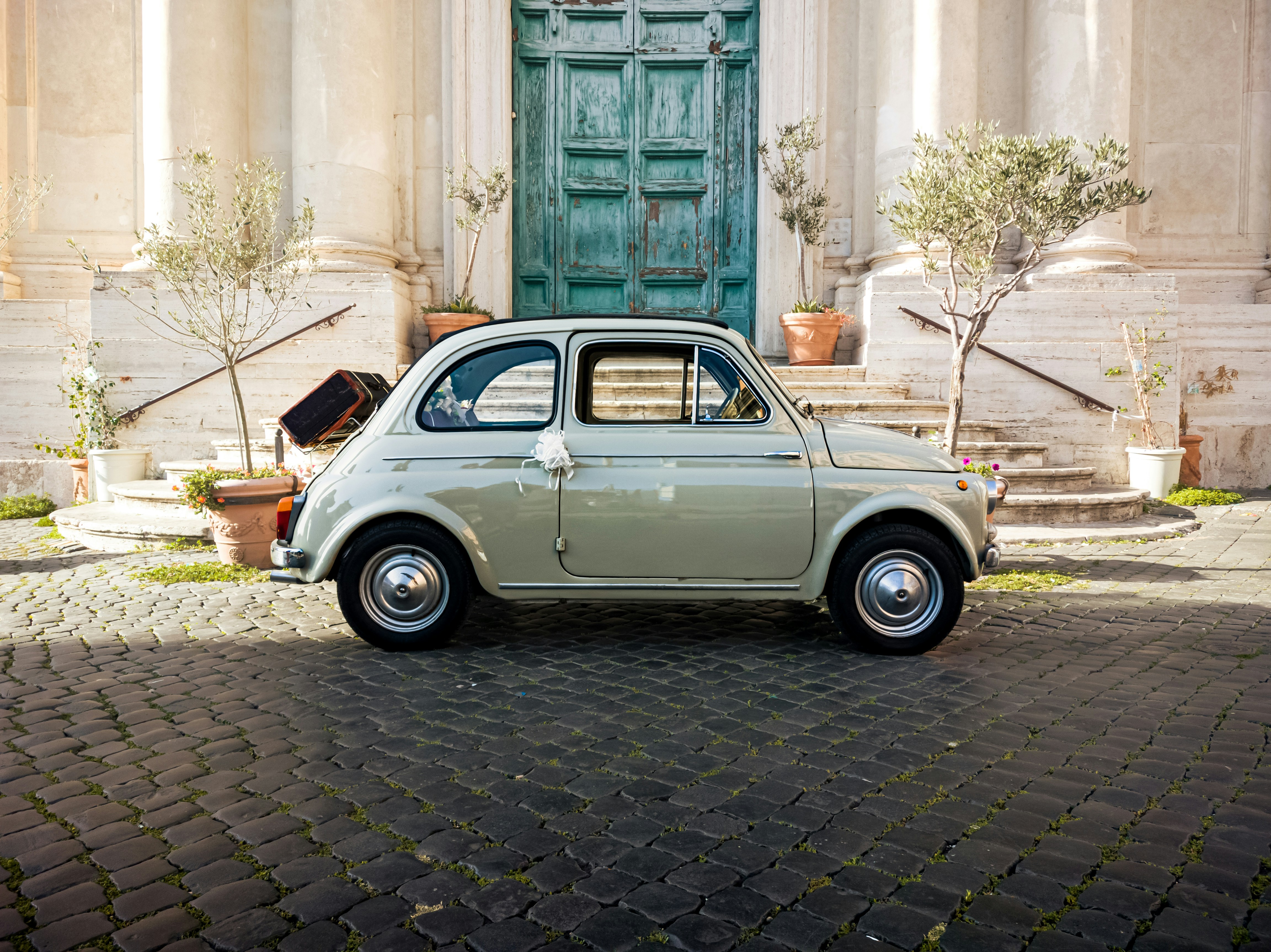 Ο κλέφτης της μεσημβρίας - Book review cover