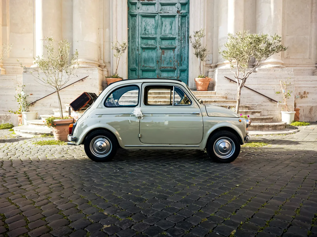 Ο κλέφτης της μεσημβρίας - Book review cover