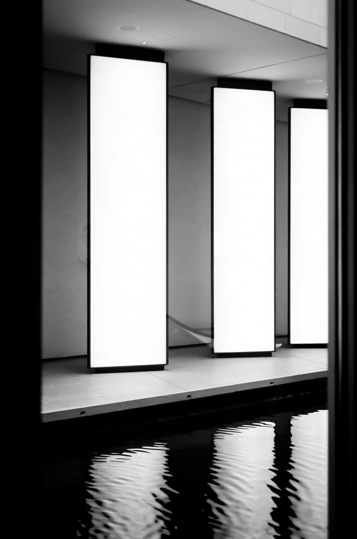 Το παιχνίδι με τους καθρέπτες - Book review cover