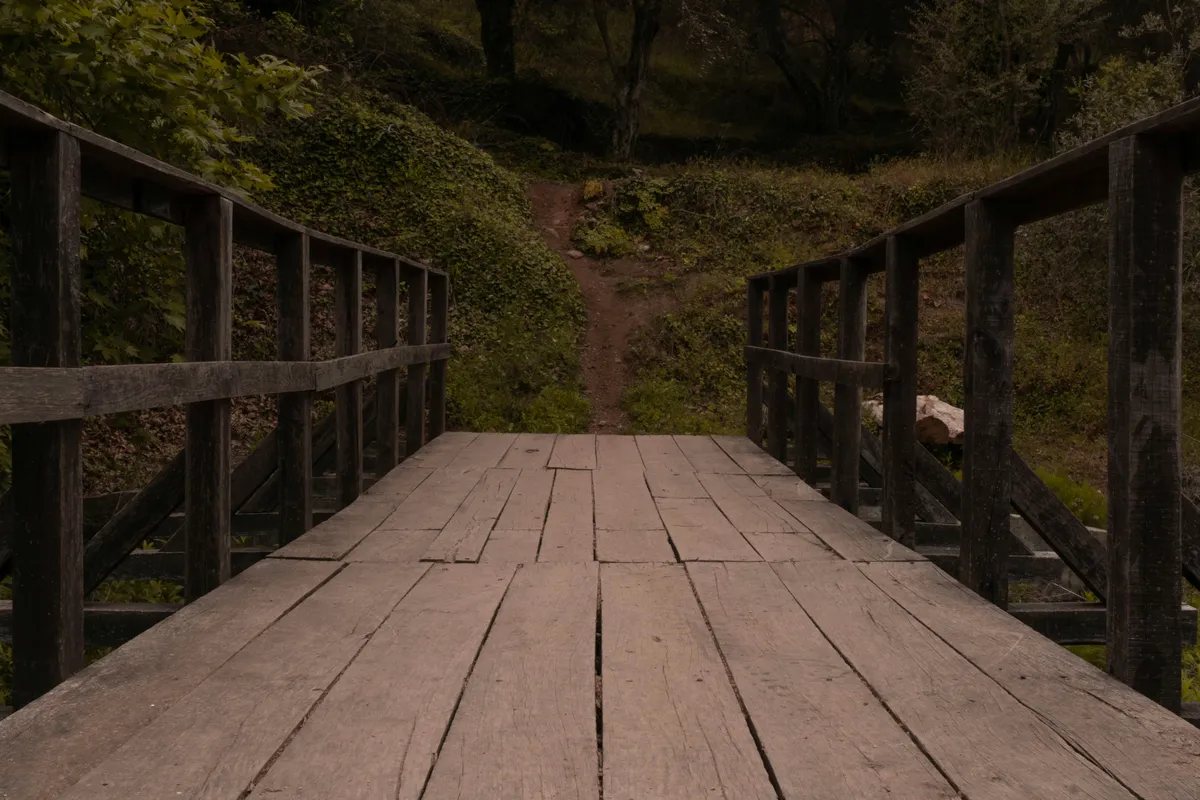 Δεκαεπτά κλωστές - Book review cover